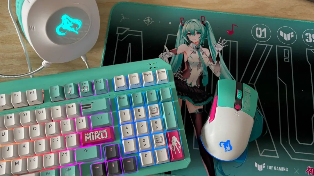 Virtual Pop Overload: Style Outshines Substance