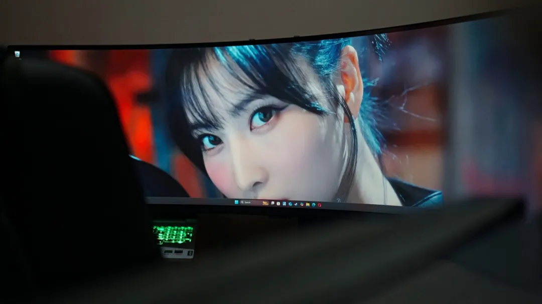 Gaming Monitor Boosts Productivity