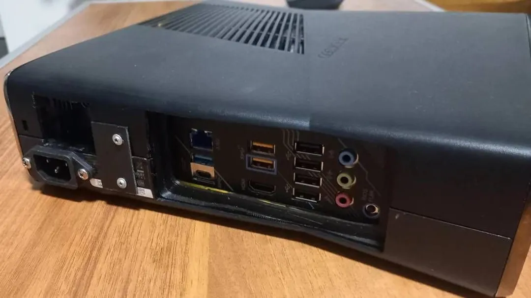 Gaming PC Disguised as Xbox 360